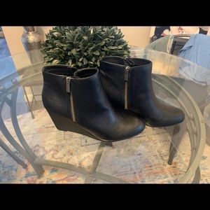 Brand new Kenneth Cole boots ! Perfect condition NWOT